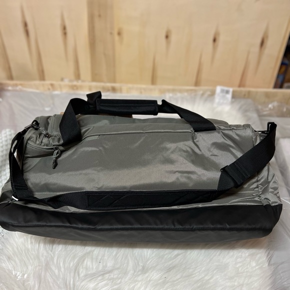 Nike BA5542-004 Vapor Power Duffel Bag - NEW - Picture 6 of 9